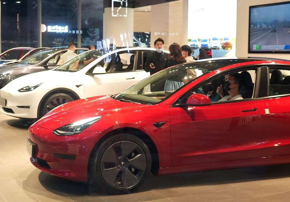 Tesla Plunges 9% Again